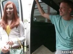 Гаряча руда Melody Jordan трахається в автобусі