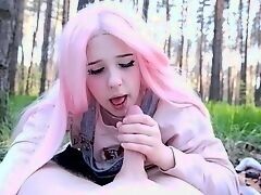 Милашка завела хлопця в ліс і зробила глибокий мінет